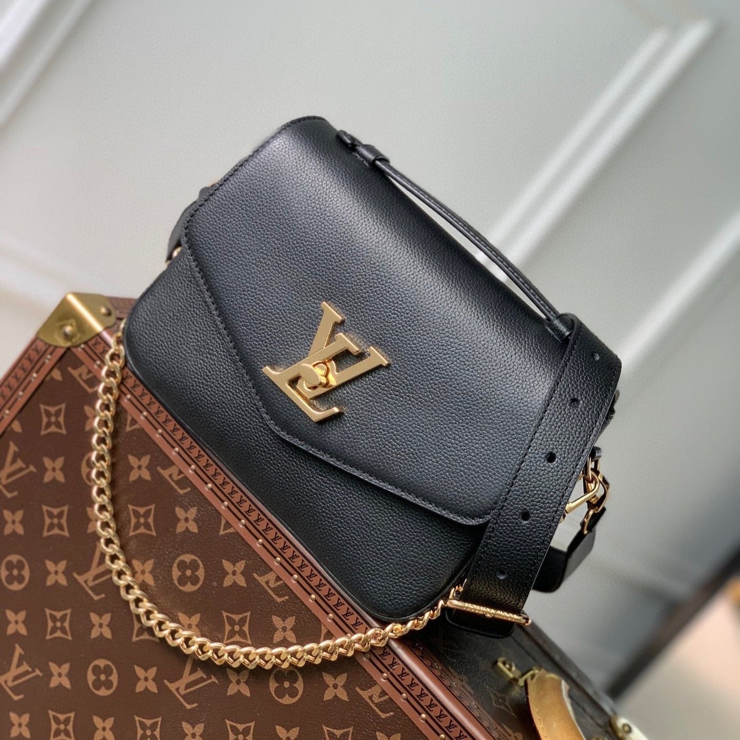 LOUIS VUITTON OXFORD 22 IN BLACK LAMBSKIN GOLD HARDWARE