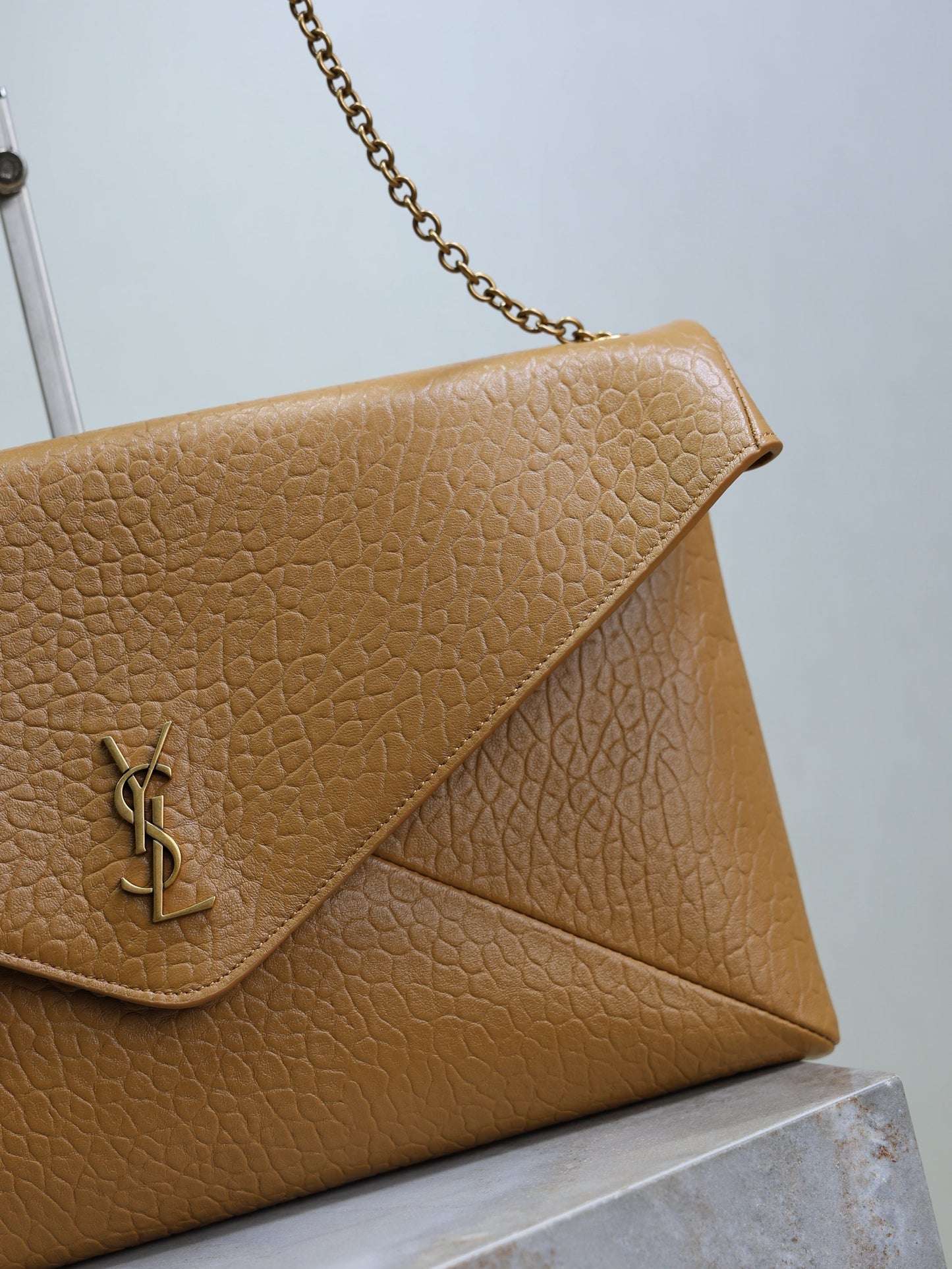 YSL 25S CASSANDRE ENVELOPE MESSENGER 35 IN GOLDEN BROWN LAMBSKIN GOLD HARDWRE