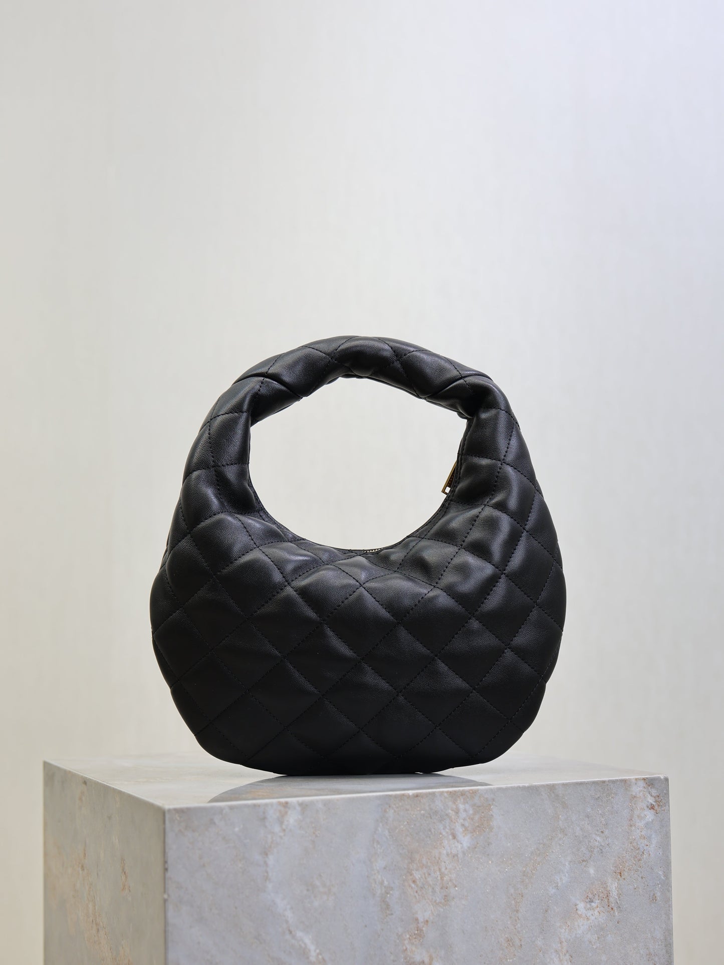 YSL 25S ICARE BABY 17 IN BLACK QUILTED CALFSKIN GOLD HARDWARE