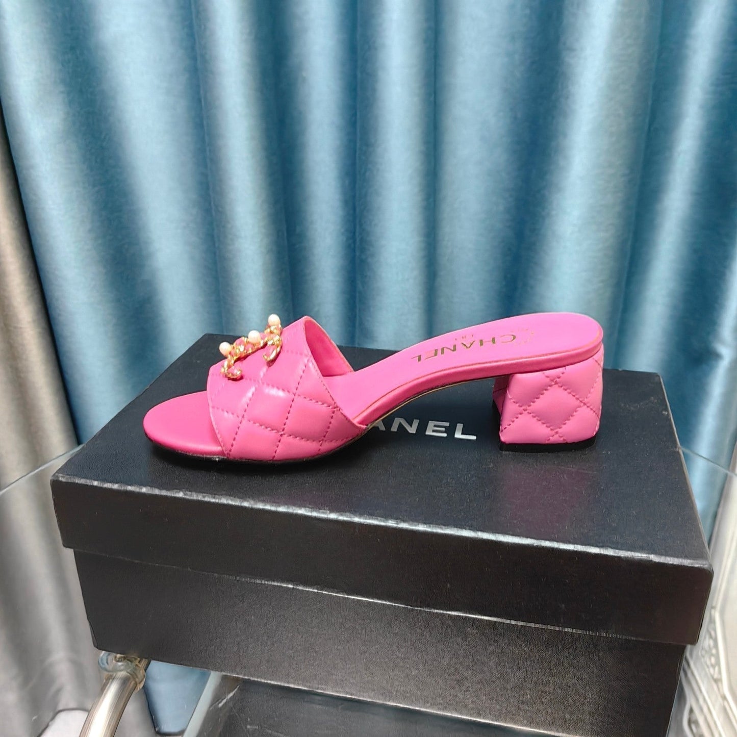 CHANEL MULE SLIDE SANDAL IN BRIGHT PINK LAMBSKIN