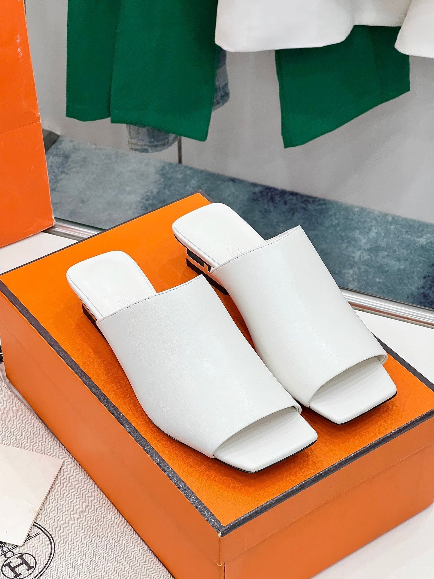 HERMES IDOLE SANDAL IN WHITE CALFSKIN