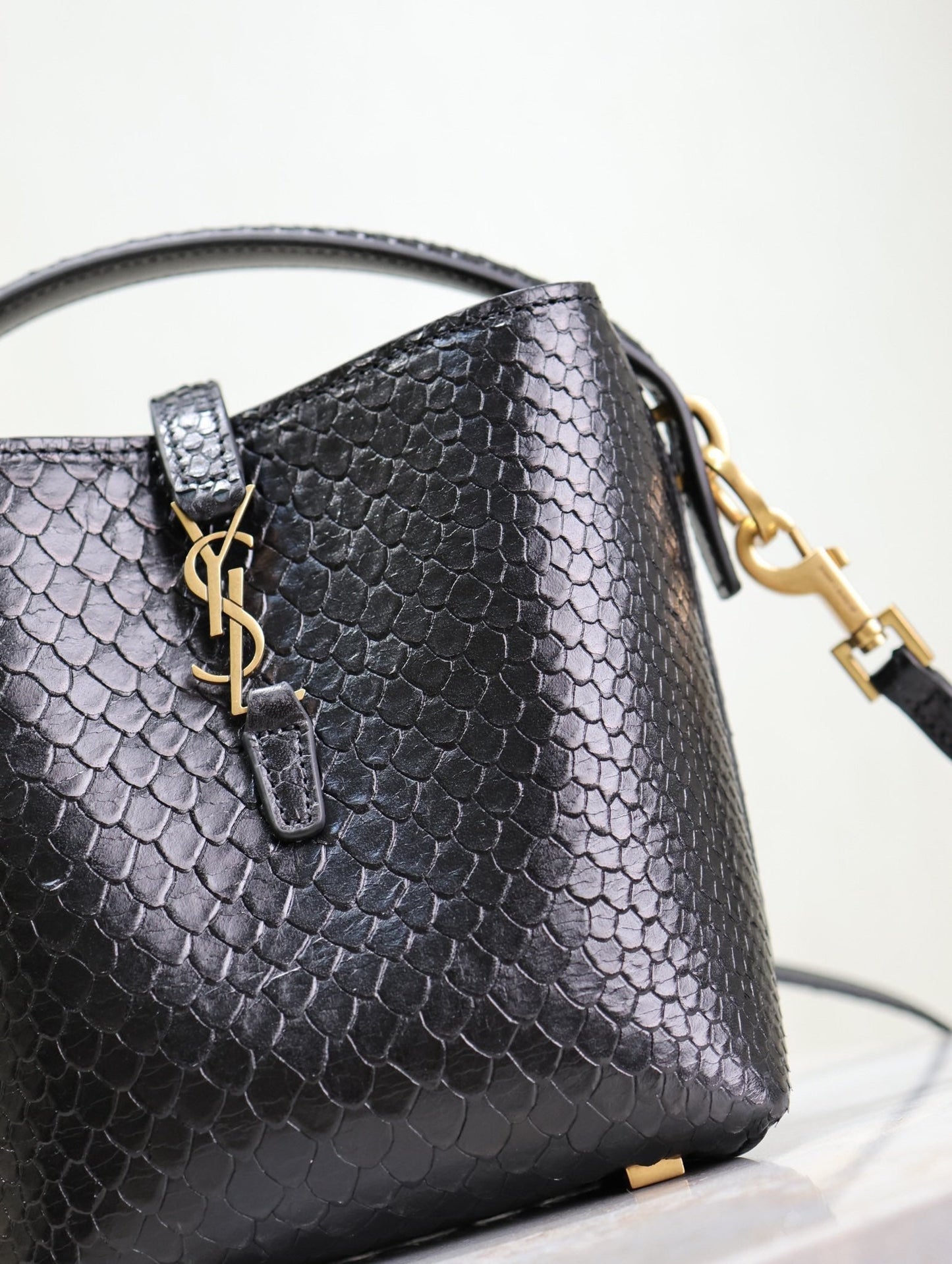 YSL 25S LE 37 BUCKET 15 IN BLACK SNAKE EMBOSSED CALFSKIN GOLD HARDWARE